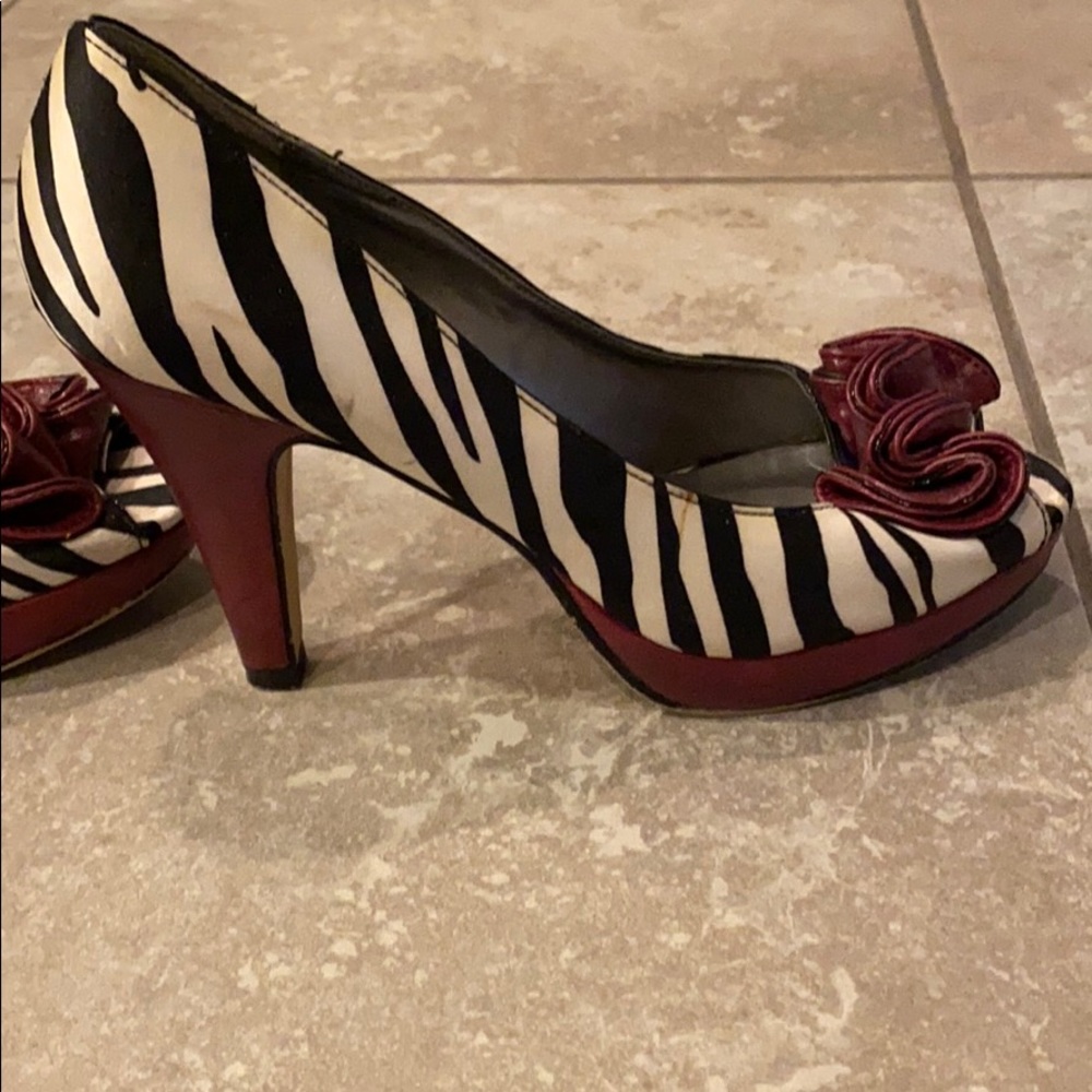Shoes - Picture 5 of 6